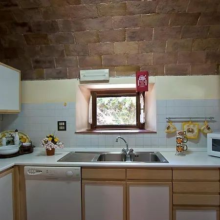 Frantusa 6&2, Emma Villa *